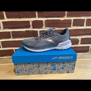 BRAND NEW Women’s Brooks Adrenaline GTS 21